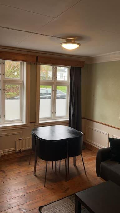 Cozy Apartment In Popular Street Берген Экстерьер фото